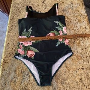Women’s one piece bathing suit